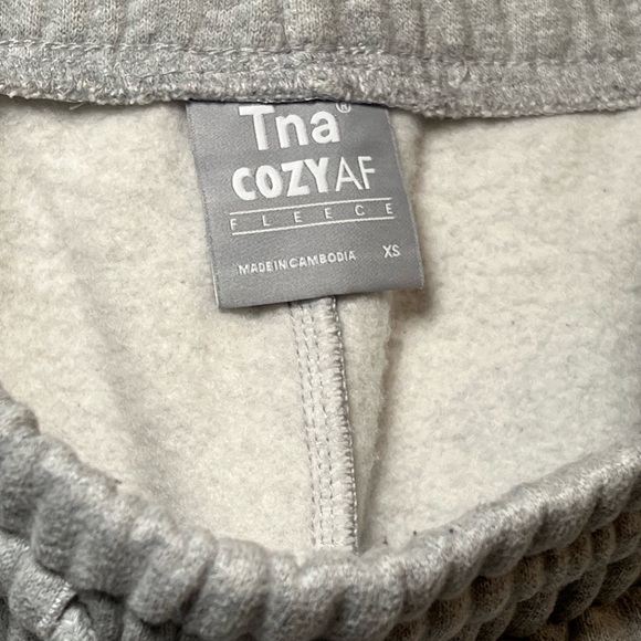 TNA Gray Cozy Fleece Sweatshorts - Picture 3 of 3